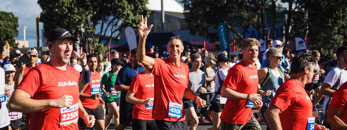 AIA Vitality Ambassador Ian Jone running in a marathon saying hi to the camera
