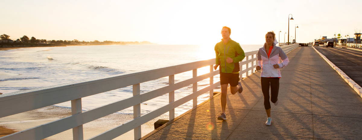 AIA Vitality | From a jog to a marathon: here's how to start running | Image of a couple jogging near the seaside