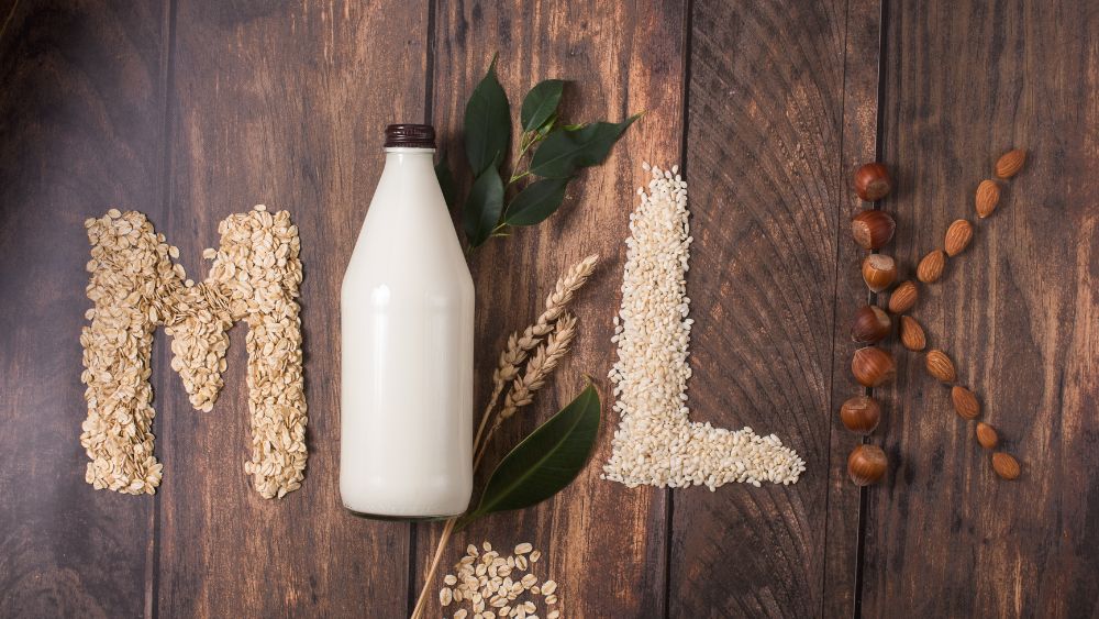 AIA Vitality | Eat Well | Dairy and non-dairy milks - what is the best choice for you?