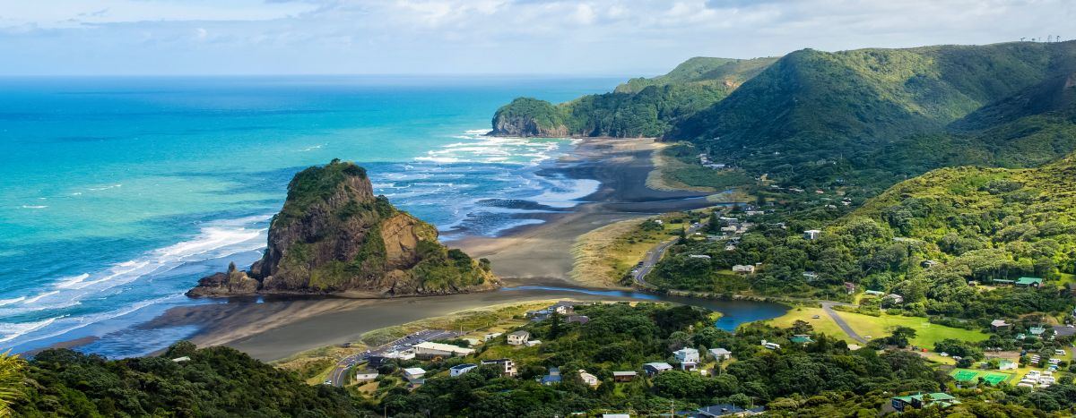 New Zealand landscape - Piha Beach