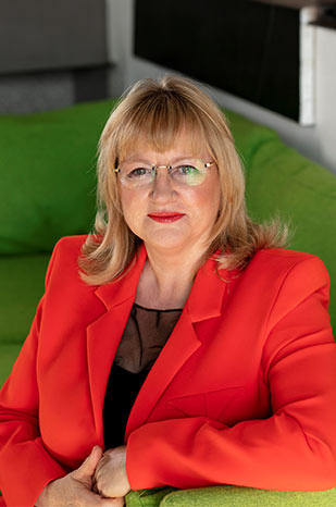 Dame Theresa Gattung